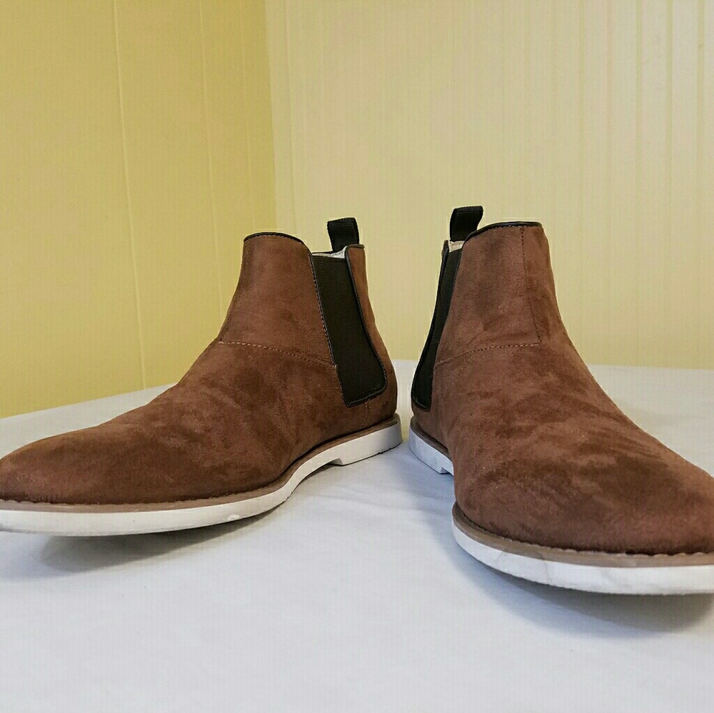 Calvin Klein Favien Chelsea Boots, Size 10.5 US.